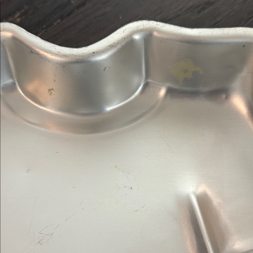 Wilton Silver Shirt-Shaped Cake Pan - Picture 3 of 4